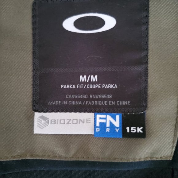 Men's Oakley Ski/Snowboard Jacket Black/Green size Medium - Picture 3 of 3